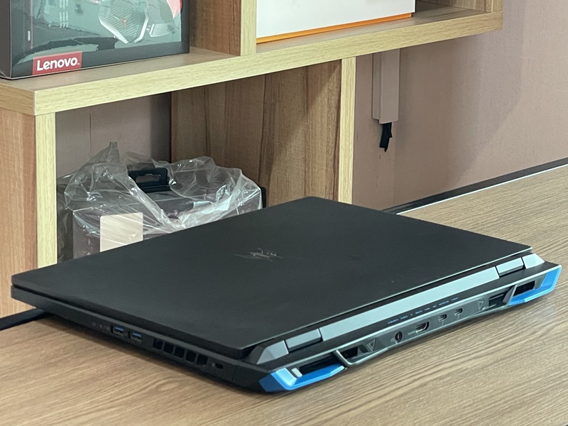 Acer Predator Helios 16 PHN16-72-72FG