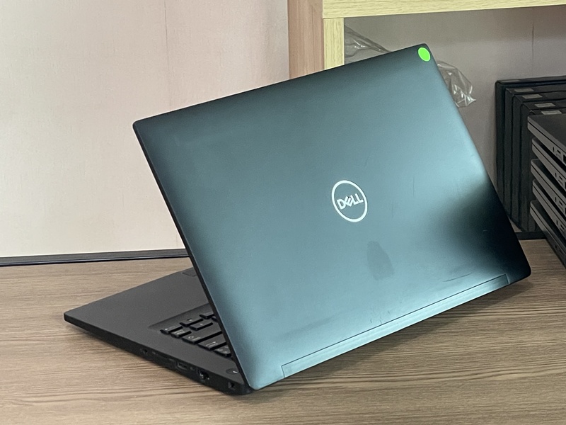 DELL Latitude 7490