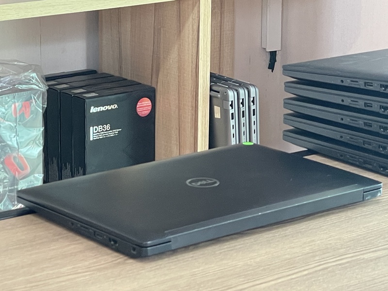 DELL Latitude 7490