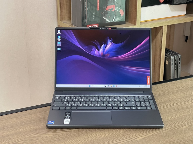 Lenovo IdeaPad Slim 3 15IRH10