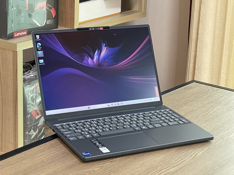 Lenovo IdeaPad Slim 3 15IRH10