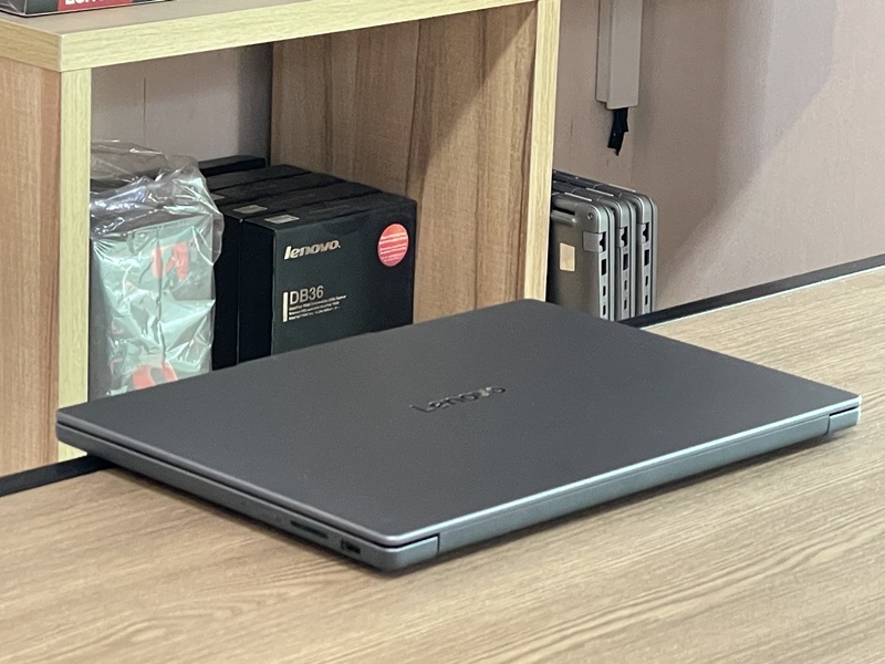 Lenovo IdeaPad Slim 3 15IRH10