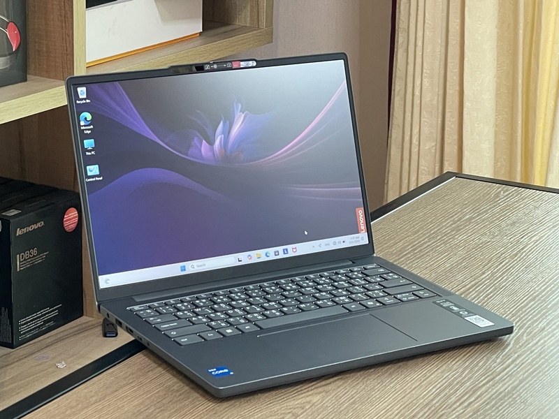 Lenovo IdeaPad Slim 3 14IRH10