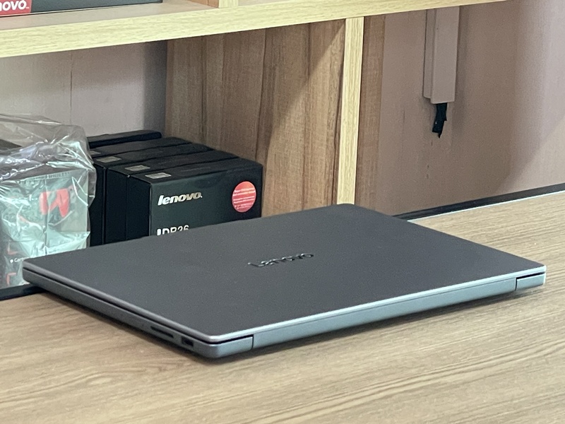 Lenovo IdeaPad Slim 3 14IRH10