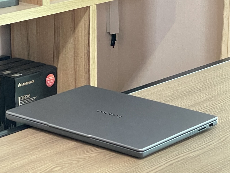Lenovo IdeaPad Slim 3 14IRH10