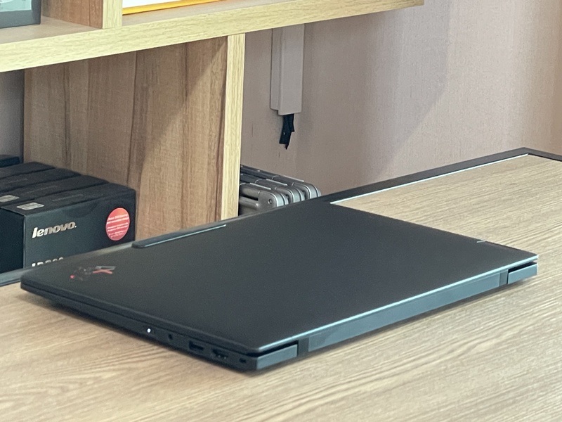 Lenovo Thinkpad X1 Carbon 12th