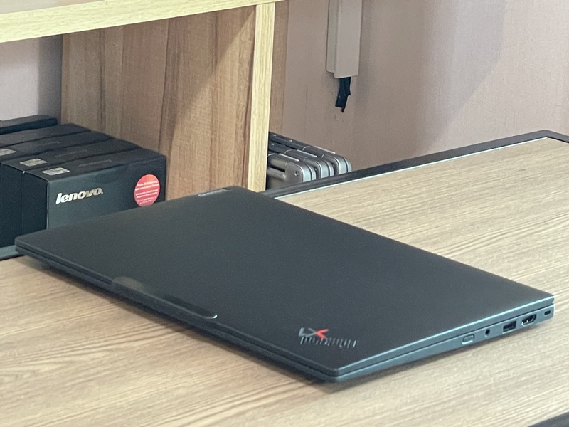 Lenovo Thinkpad X1 Carbon 12th