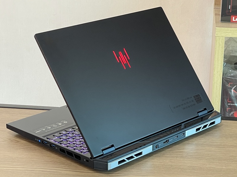 Acer Predator Helios 16 PHN16-72-98J4