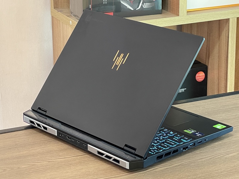 Acer Predator Helios 16 PHN16-72-98J4