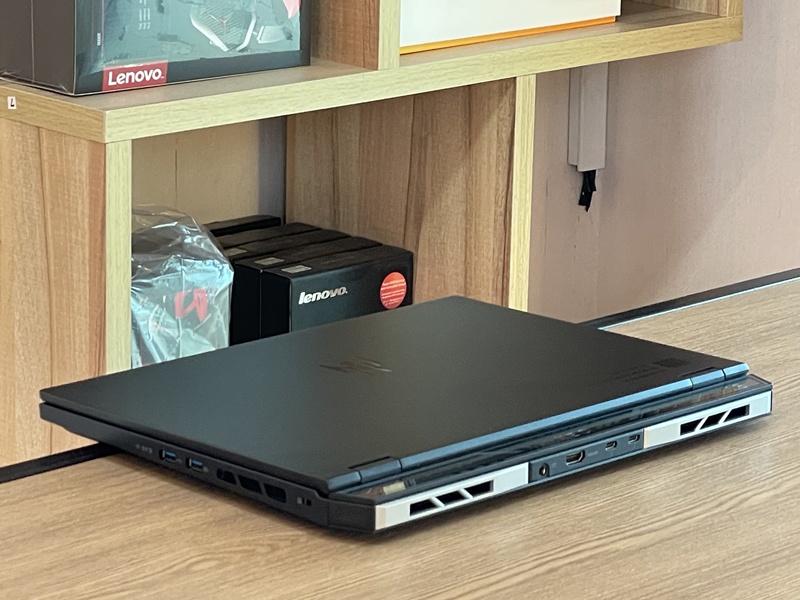 Acer Predator Helios 16 PHN16-72-98J4
