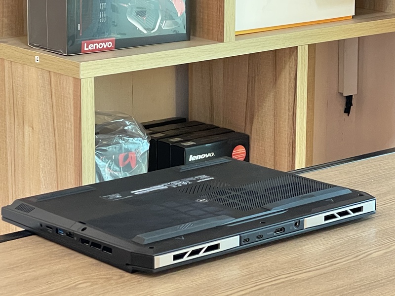 Acer Predator Helios 16 PHN16-72-98J4