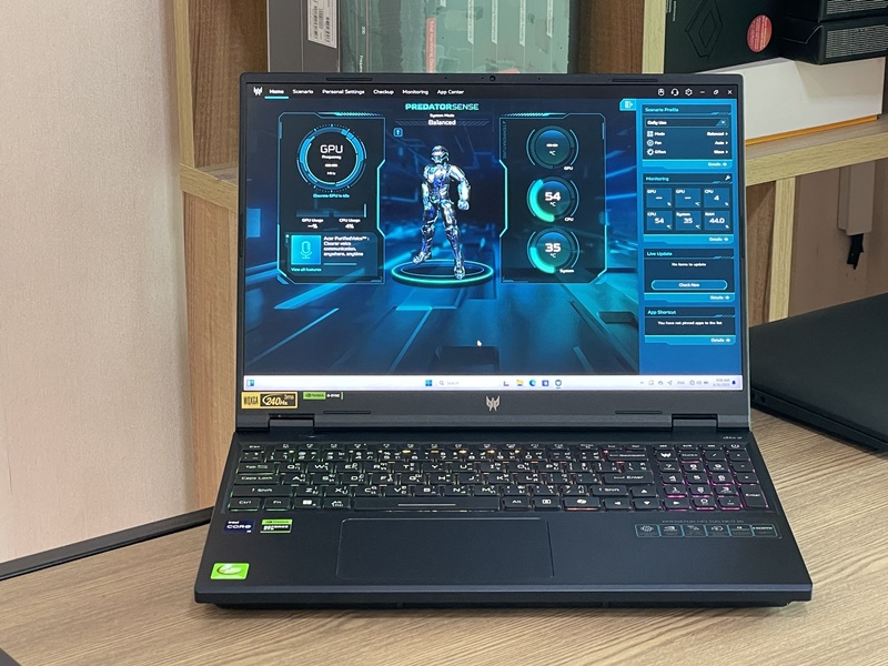 Acer Predator Helios 16 PHN16-72-98J4