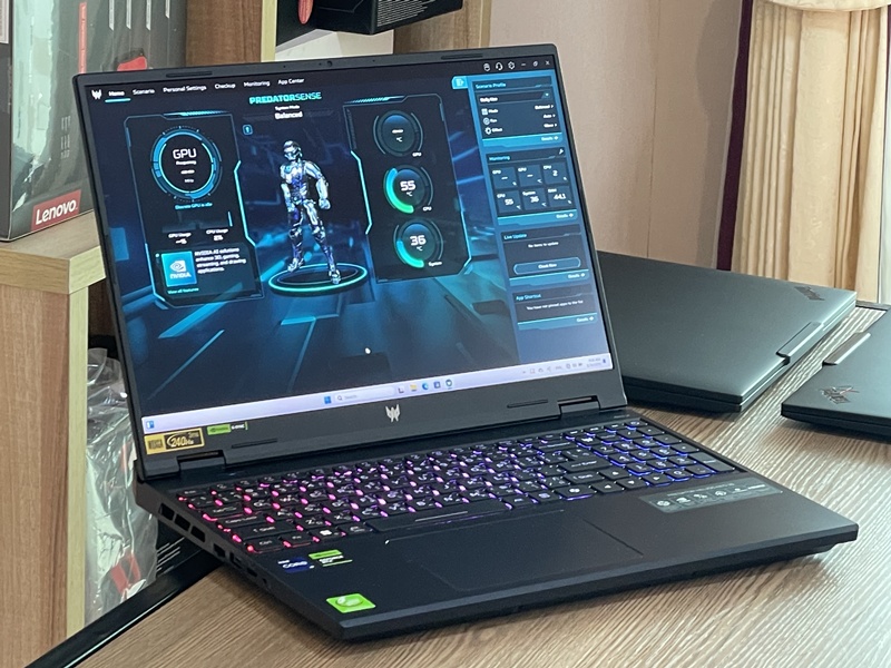 Acer Predator Helios 16 PHN16-72-98J4