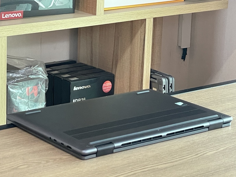 Lenovo Yoga 7i 2-in-1 (16' Gen 9)
