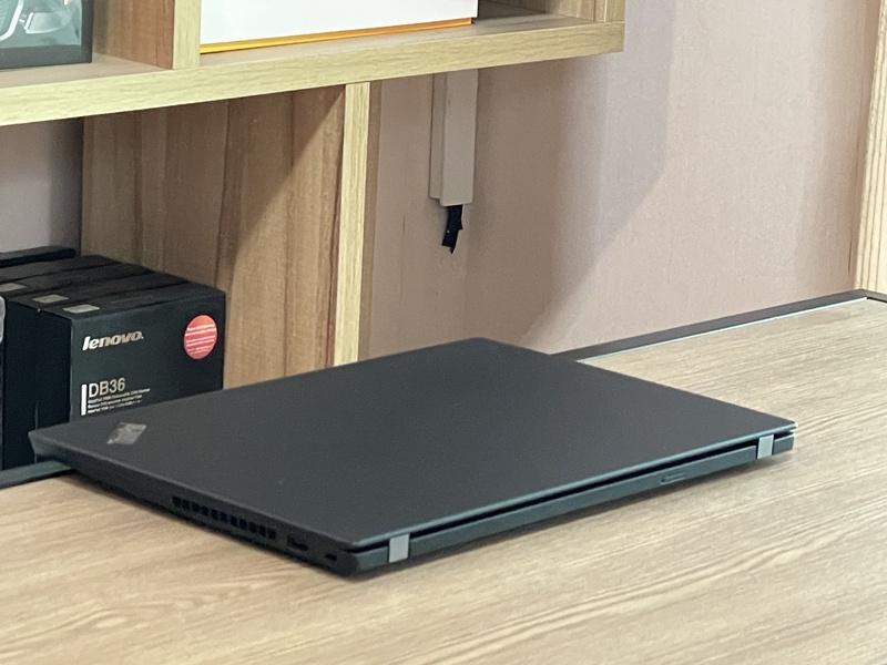 Lenovo Thinkpad T495s
