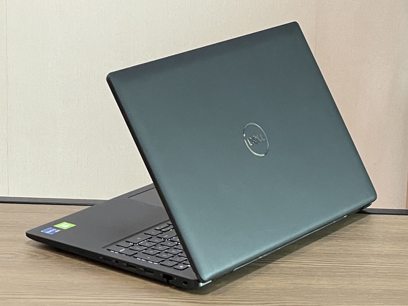 DELL Latitude 3520