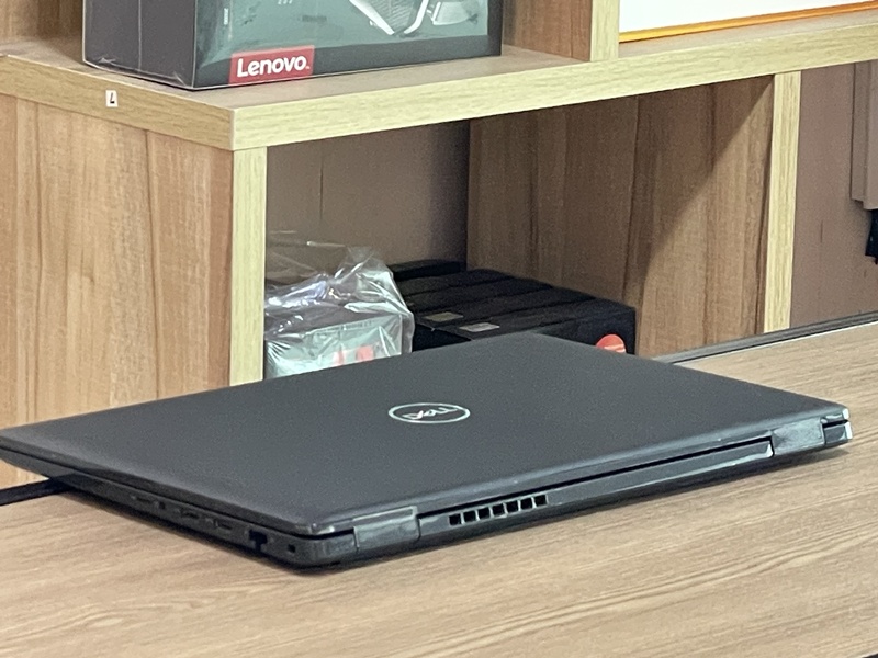 DELL Latitude 3520