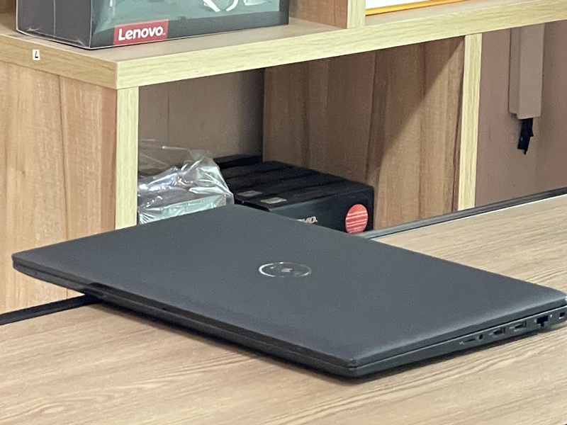 DELL Latitude 3520