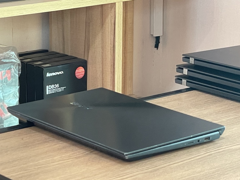 Asus ZenBook Duo UX481FL