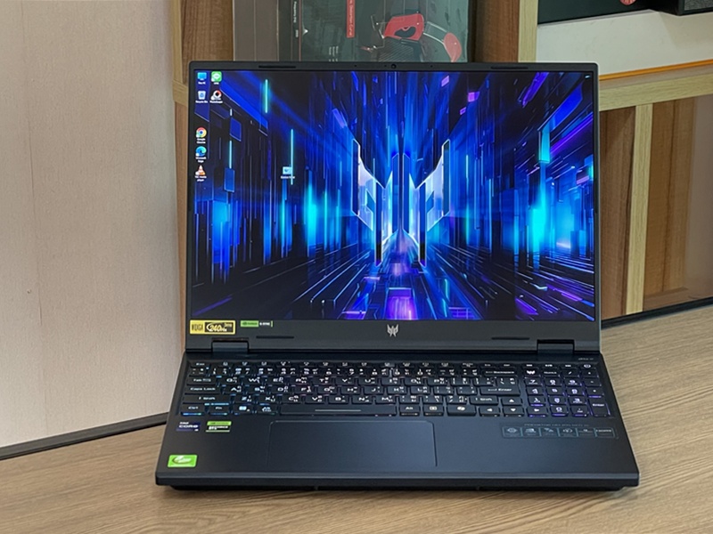 Acer Predator Helios 16 PHN16-72