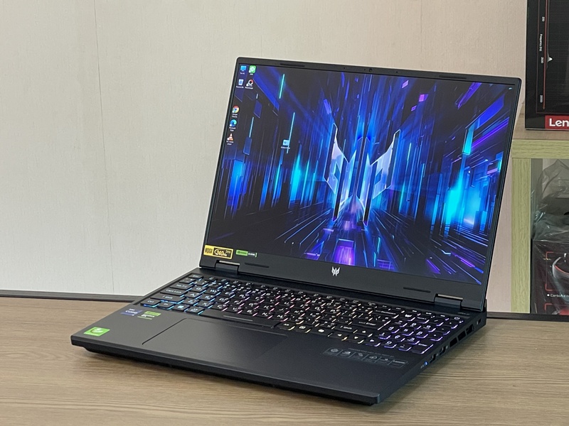 Acer Predator Helios 16 PHN16-72