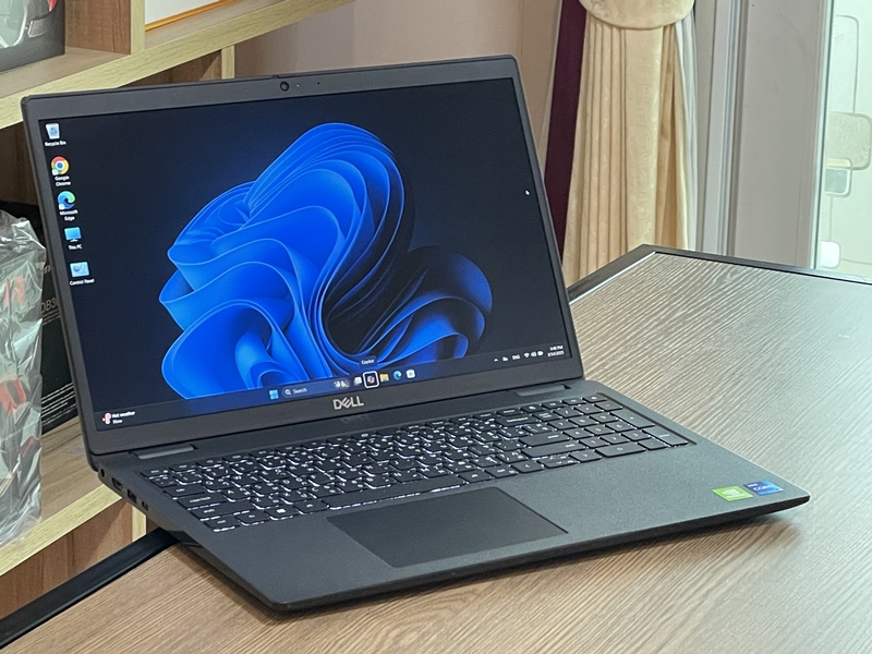 DELL Latitude 3520