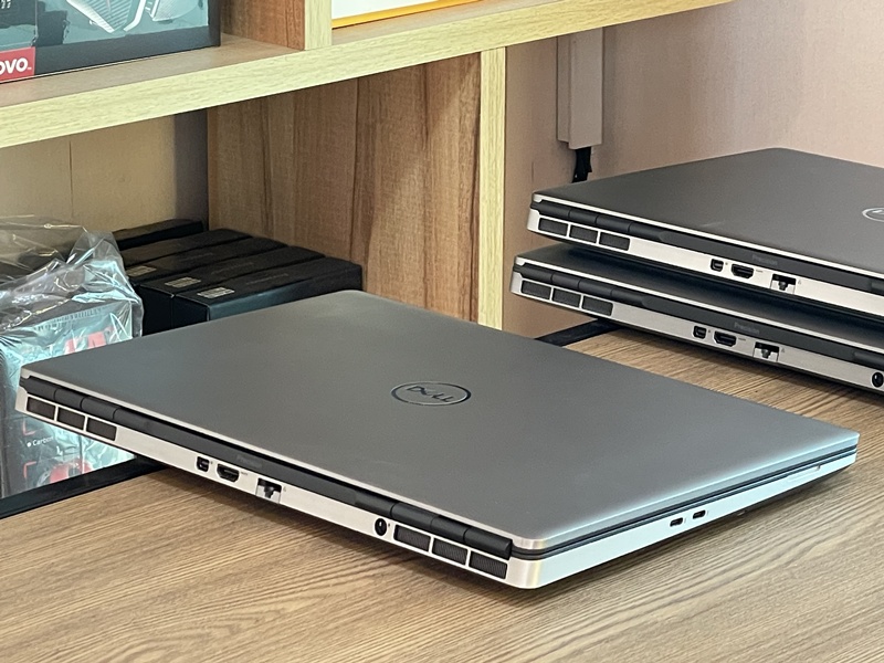 ราคาพิเศษ 38,900 RAM64GB Dell Precision 7560