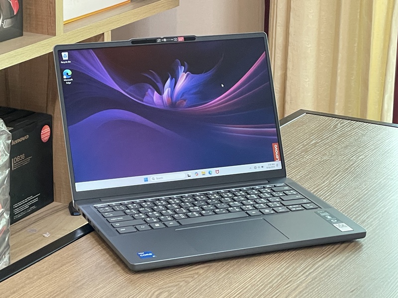Lenovo IdeaPad Slim 3 14IRH10