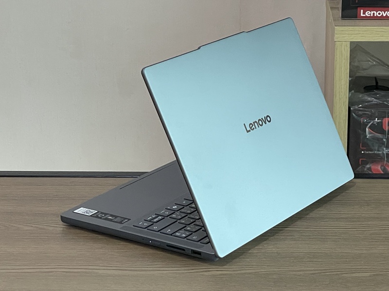 Lenovo IdeaPad Slim 3 14IRH10