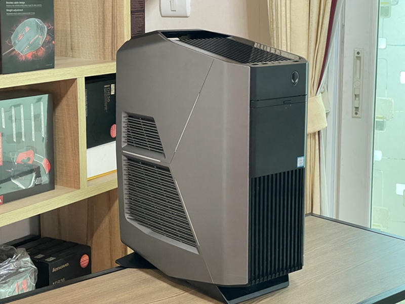 Dell Alienware Aurora R8