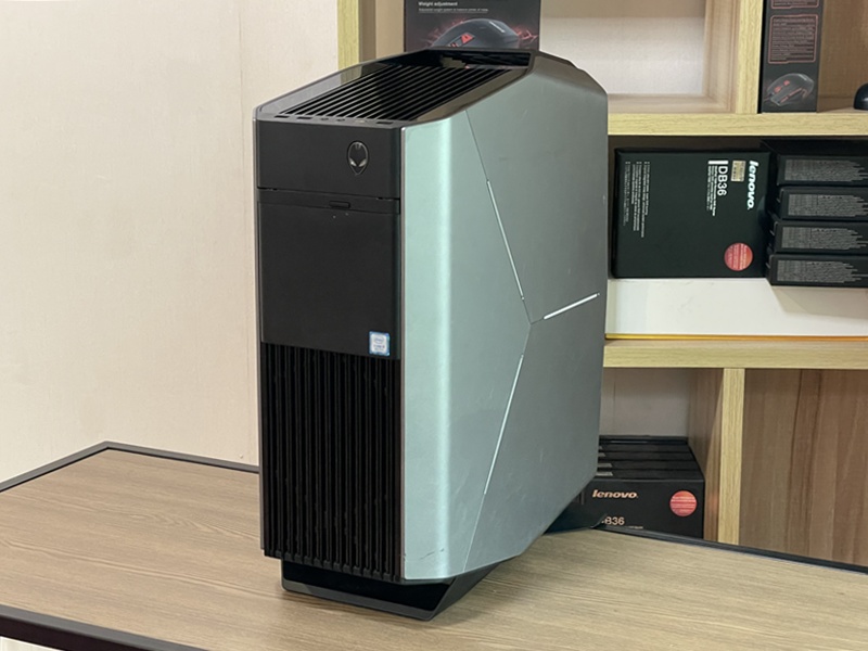 Dell Alienware Aurora R8