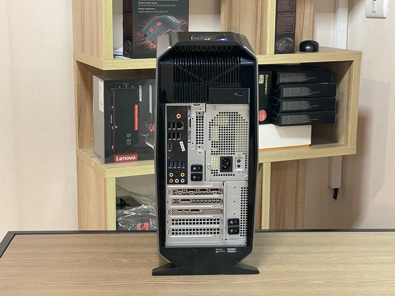 Dell Alienware Aurora R8