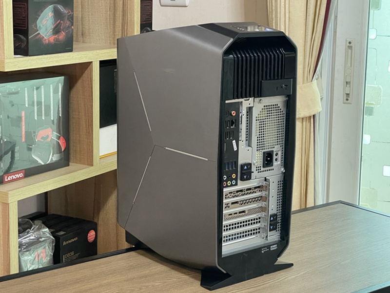 Dell Alienware Aurora R8