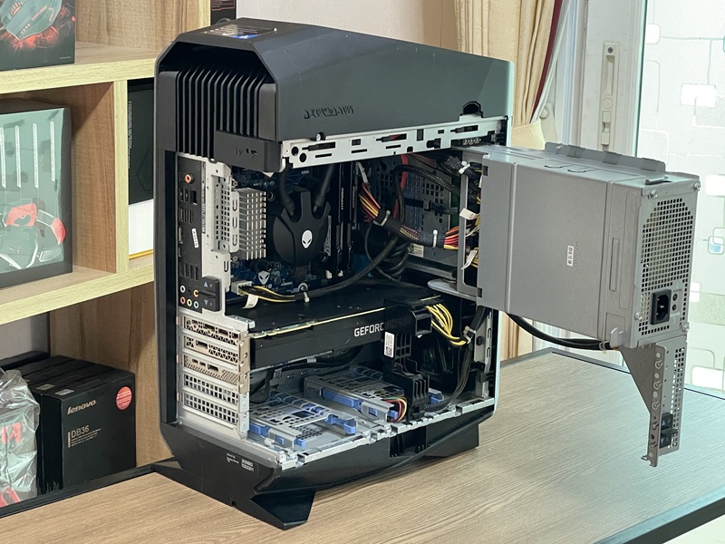 Dell Alienware Aurora R8