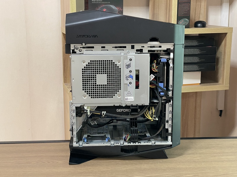 Dell Alienware Aurora R8