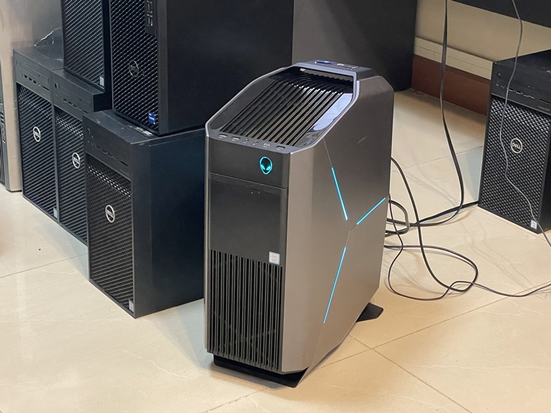 Dell Alienware Aurora R8