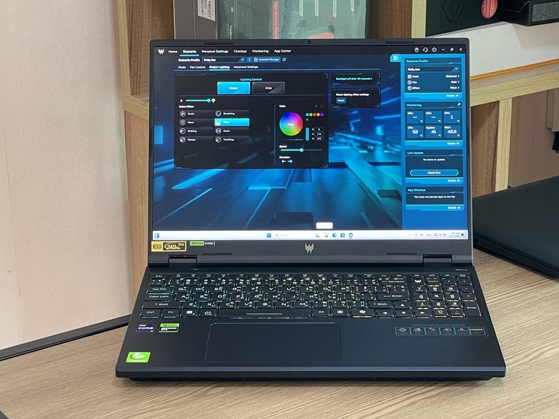 Acer Predator Helios 16 PHN16-72-98J4