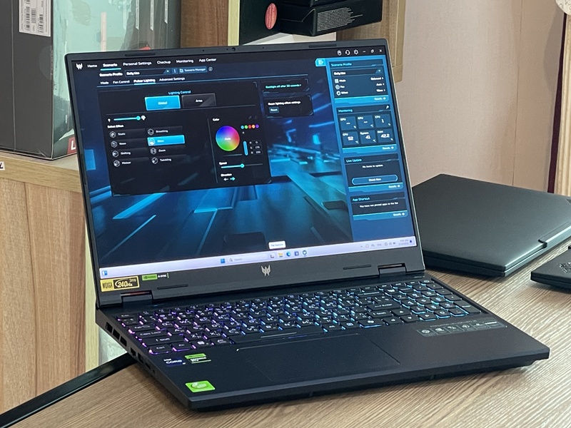 Acer Predator Helios 16 PHN16-72-98J4