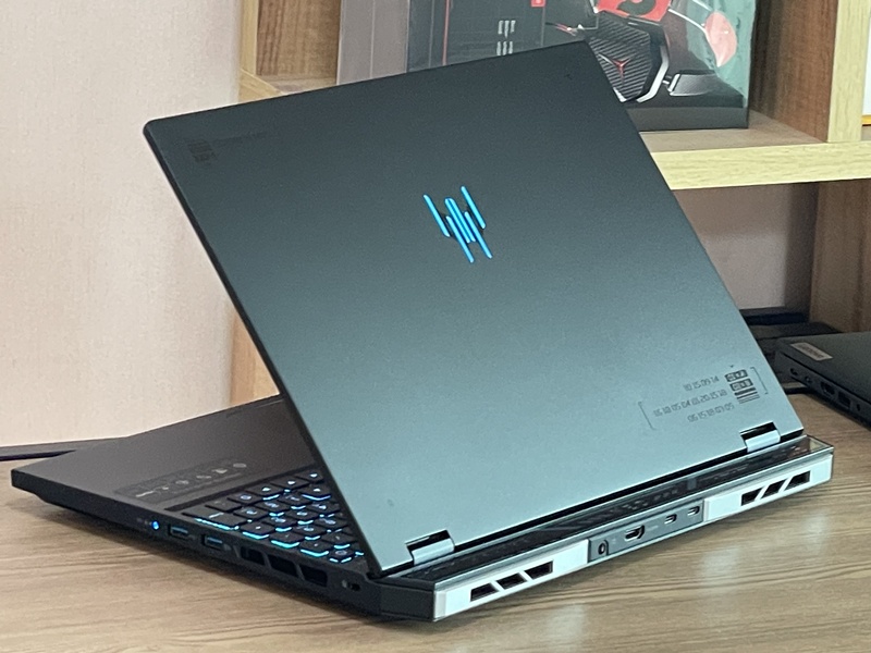 Acer Predator Helios 16 PHN16-72-98J4