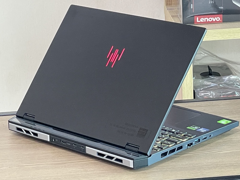 Acer Predator Helios 16 PHN16-72-98J4