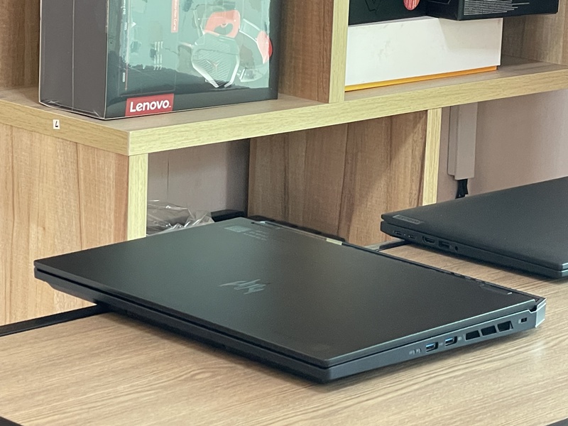 Acer Predator Helios 16 PHN16-72-98J4