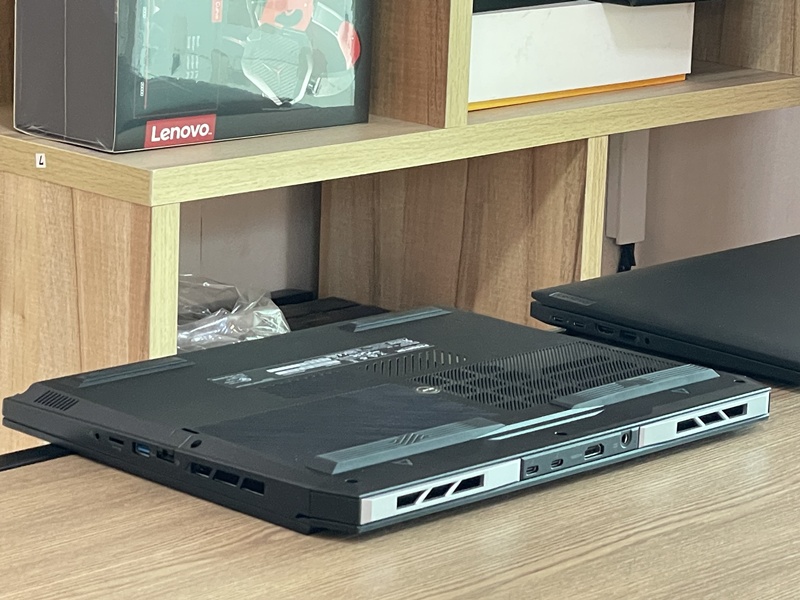 Acer Predator Helios 16 PHN16-72-98J4