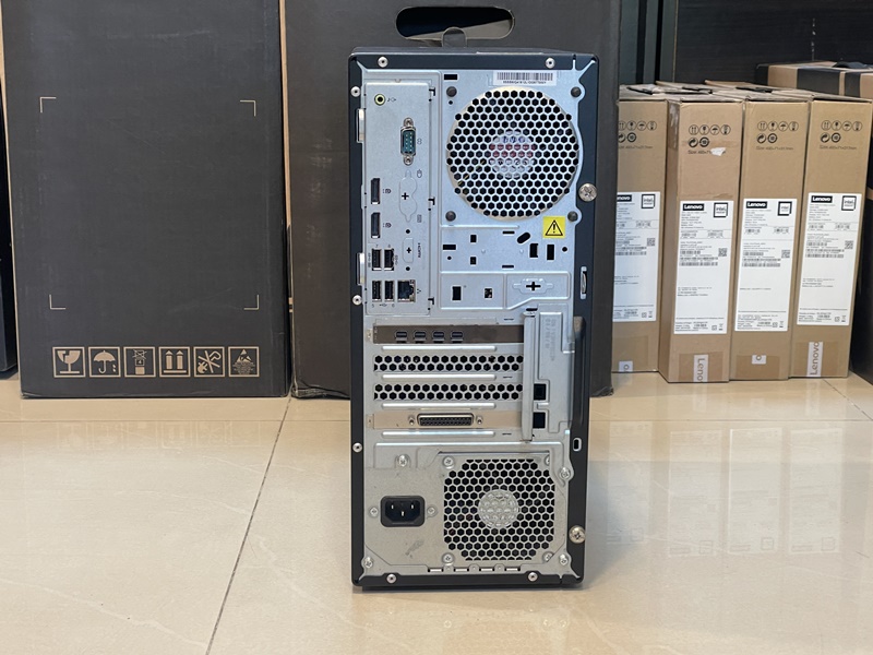 Lenovo ThinkStation P330