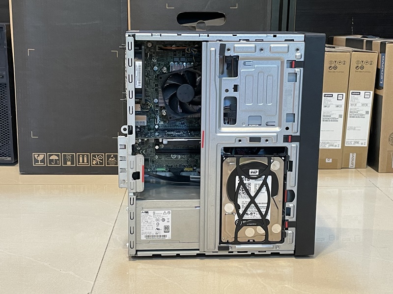 Lenovo ThinkStation P330