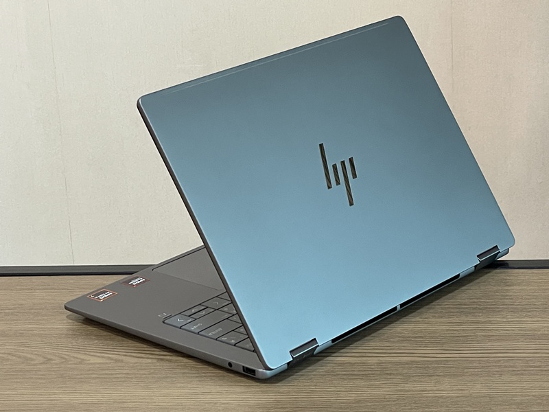 HP OmniBook X Flip 14