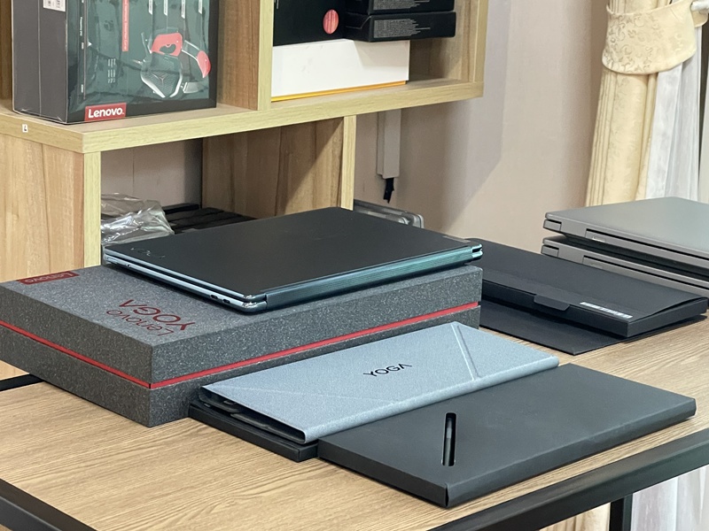 Lenovo Yoga Book 9 13IMU9