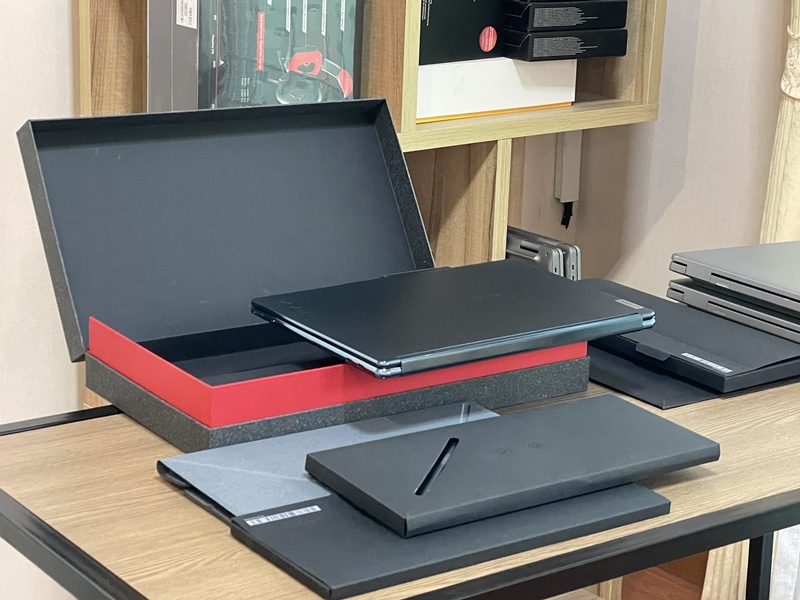 Lenovo Yoga Book 9 13IMU9