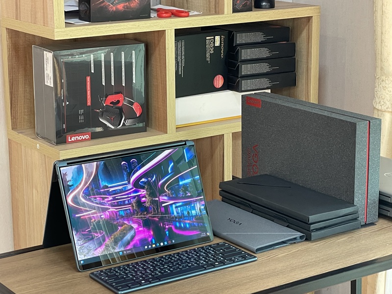 Lenovo Yoga Book 9 13IMU9