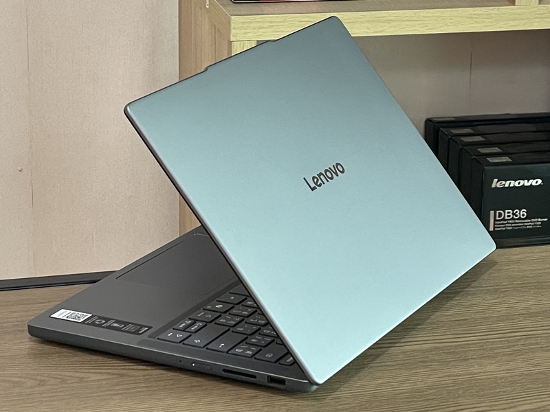 Lenovo IdeaPad Slim 3 14IRH10