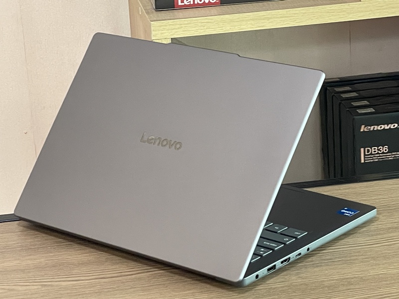 Lenovo IdeaPad Slim 3 14IRH10